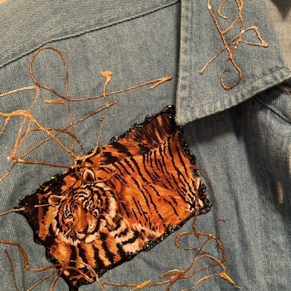 Vintage Handcrafted connections nyc denim button down with animal applique - Picture 3 of 9